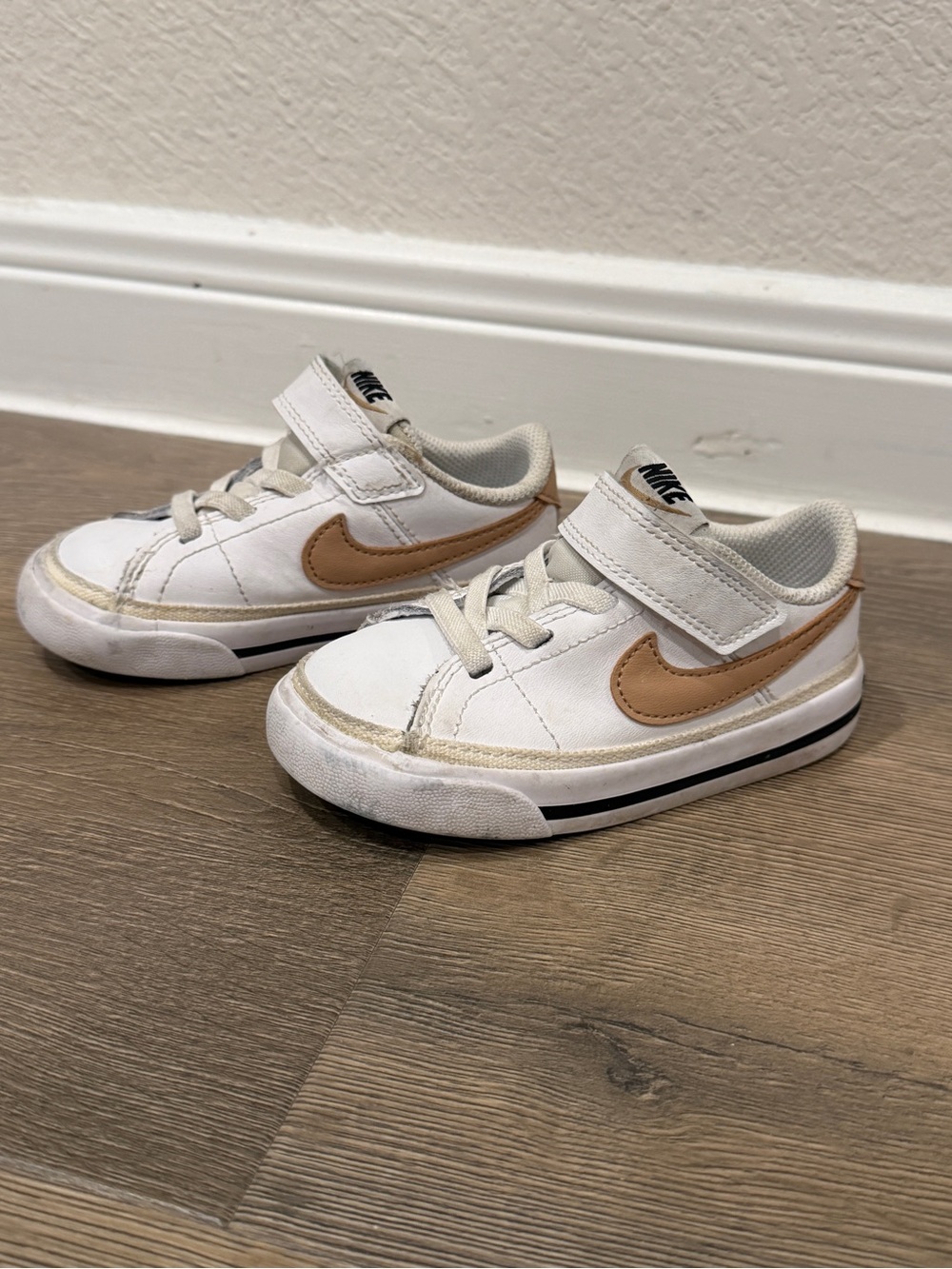 Nike court legacy sneakers kids girls boys tan white